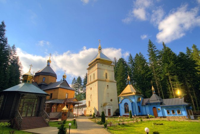 Оглядовий політ на літаку: Манявський Скит
