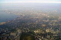 Політ на літаку уздовж набережної