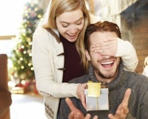 Що подарувати чоловікові на Новий рік?
